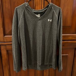 Women’s Semi Fitted XL Under Armour Heat Gear Long Sleeved V Neck Shirt